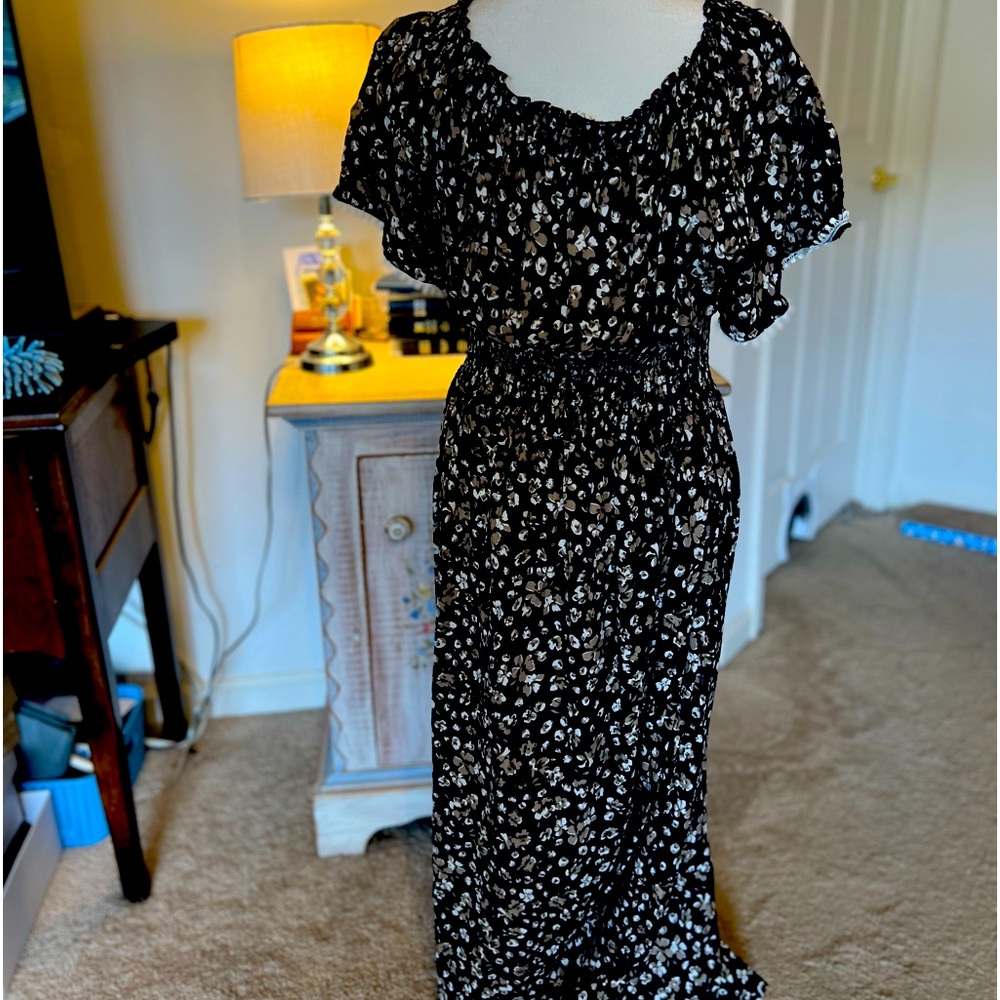 Elegant Black and White Floral Maxi Dress